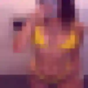 Corinne de Bricquebec-en-Cotentin, 21 ans - rencontre adulte en toute liberté