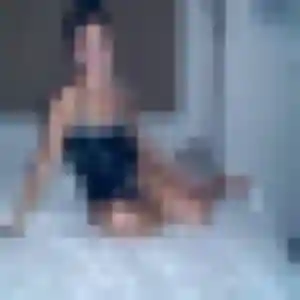 Eleonore, 19 ans, en ligne à Chessy pour un rencontre adulte