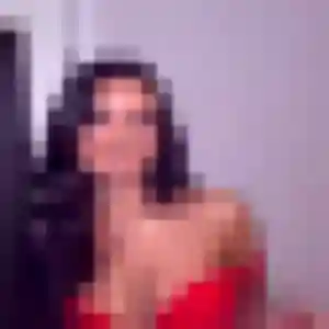Brune, 22 ans, veut un rencontre adulte à Cranves-Sales
