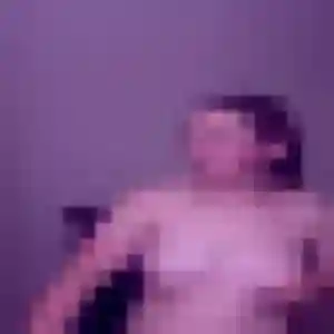 Agathe, 21 ans, connectée à Saint-Florent-sur-Cher pour un rencontre adulte