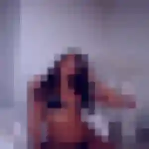 Whitney de Trans-en-Provence, 25 ans - rencontre adulte sans lendemain